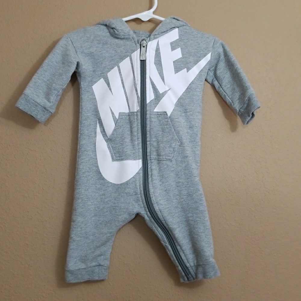 NIKE || infant full zip hooded onsie